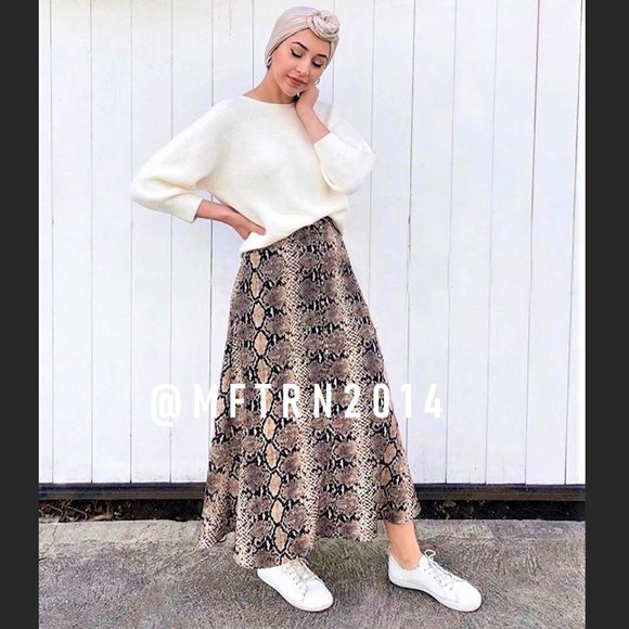 Zara Dresses & Skirts - BLOGGER FAVE! ZARA Snakeskin Print Skirt